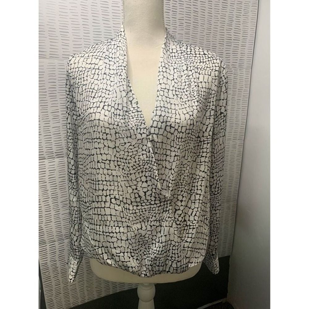 Apt 9 Womens Blouse Size S Black‎ White Abstract Print Long Sleeve